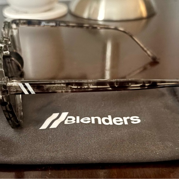 Blenders Tortoiseshell Sunglasses with Dark Polarized Lenses-NEW